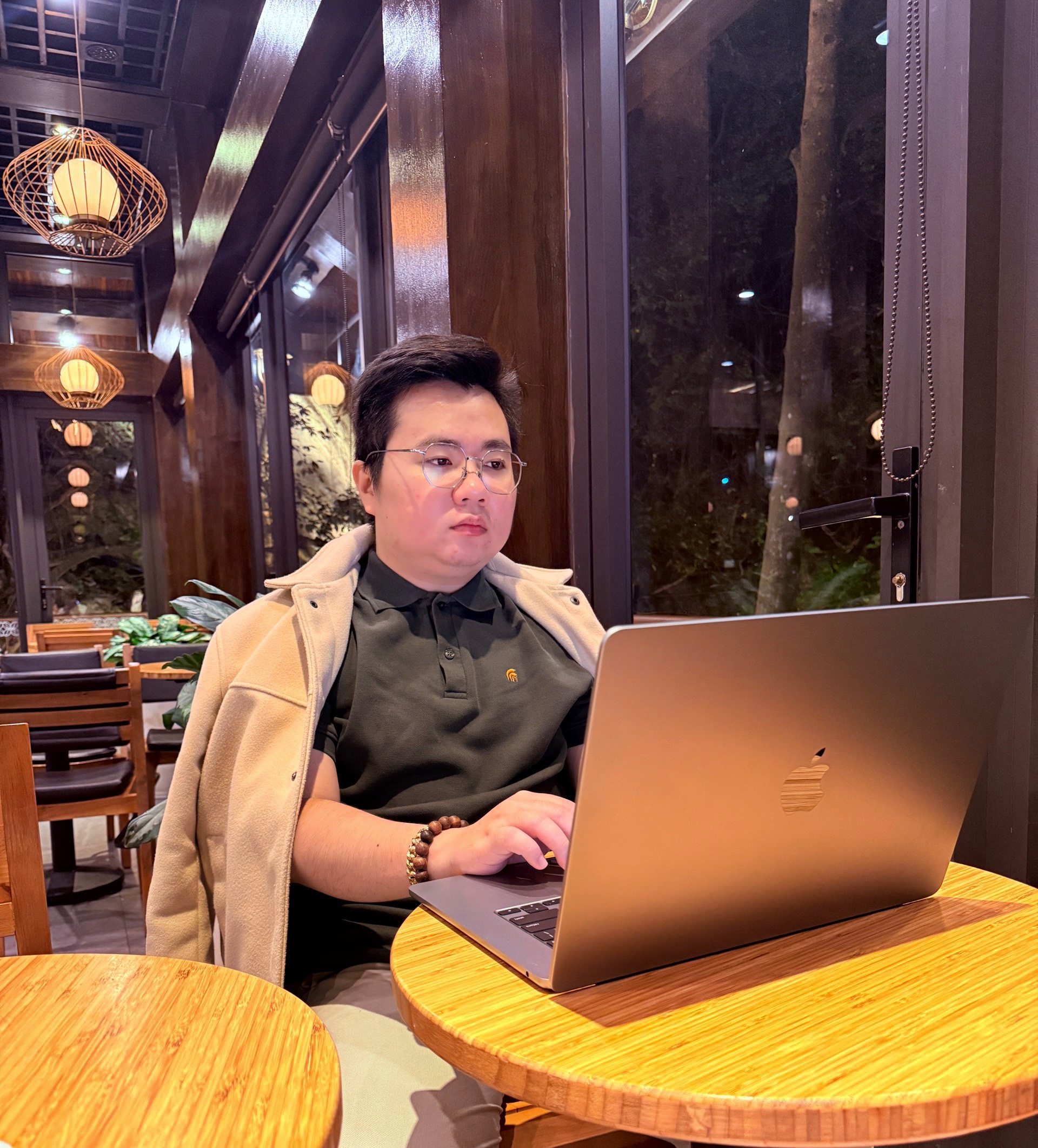 author-founder-v4seowebsite